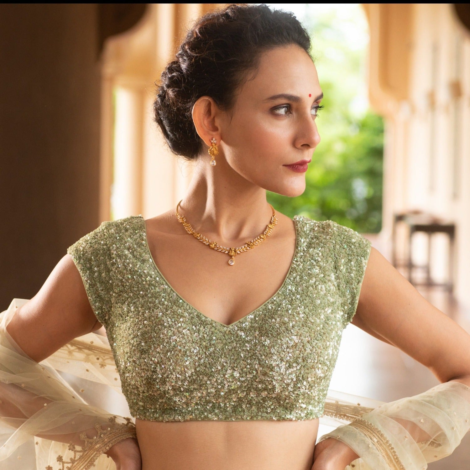 5 Antique Necklaces to Match With Any Outfit