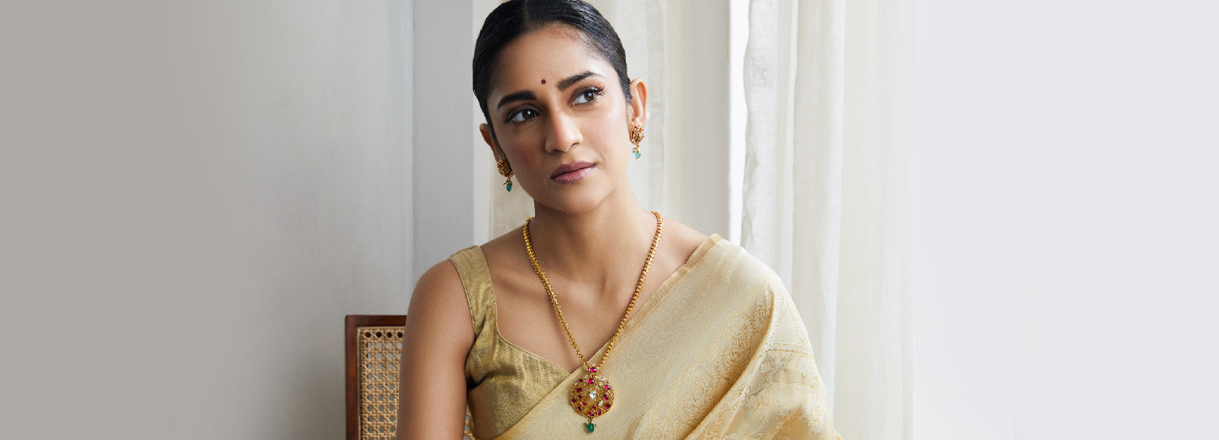 How to Style Your Pendant for a Versatile Everyday Look