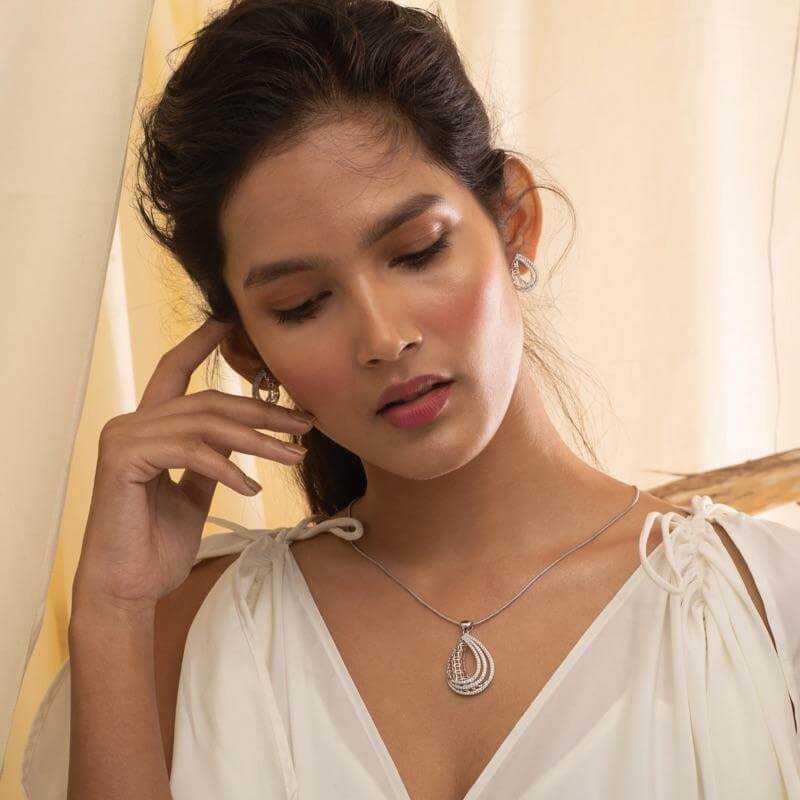 8 Makeup Hacks For Your Next Date