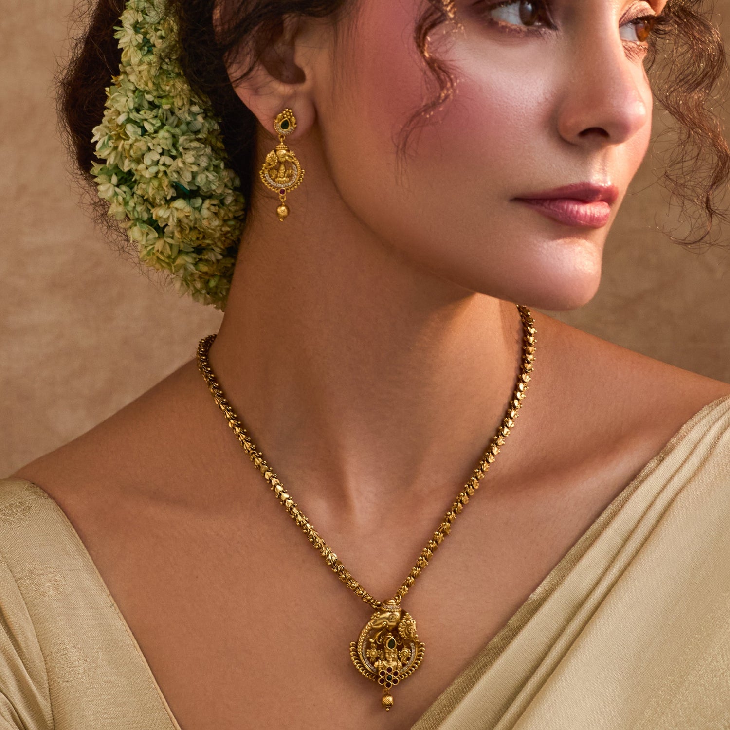 Kriti Antique Pendant Set