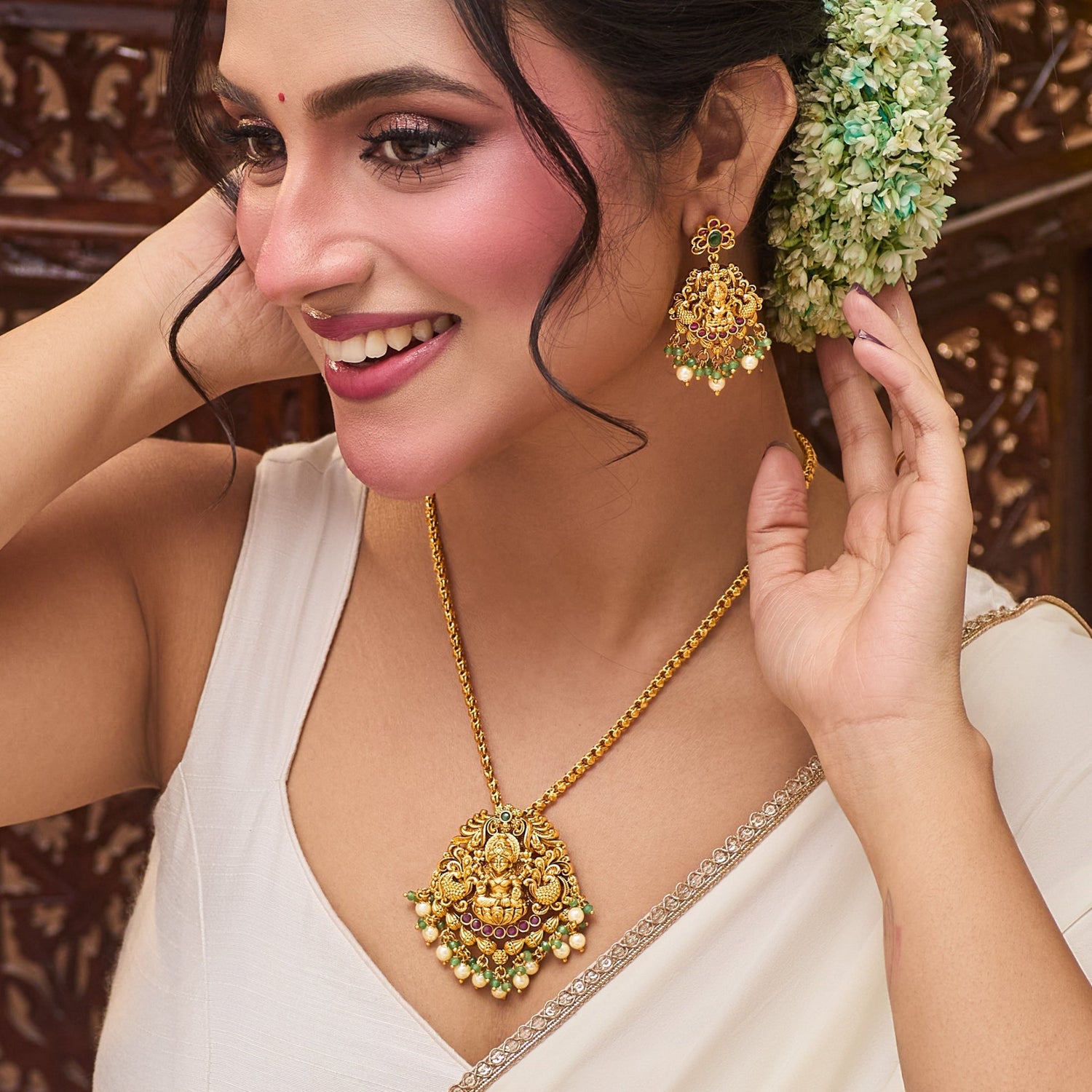 Avni Antique Pendant Set