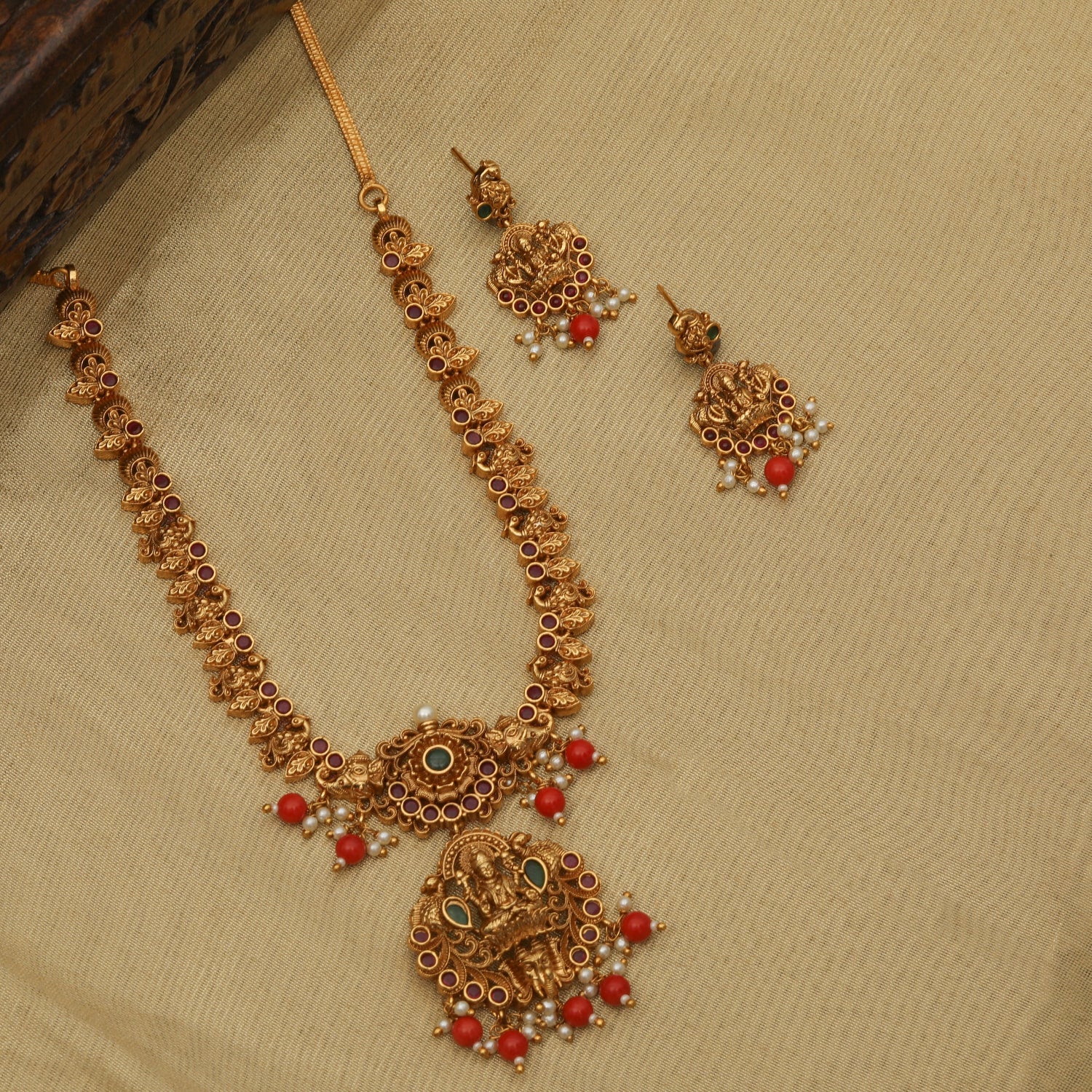 Lakshmika Antique Necklace Set
