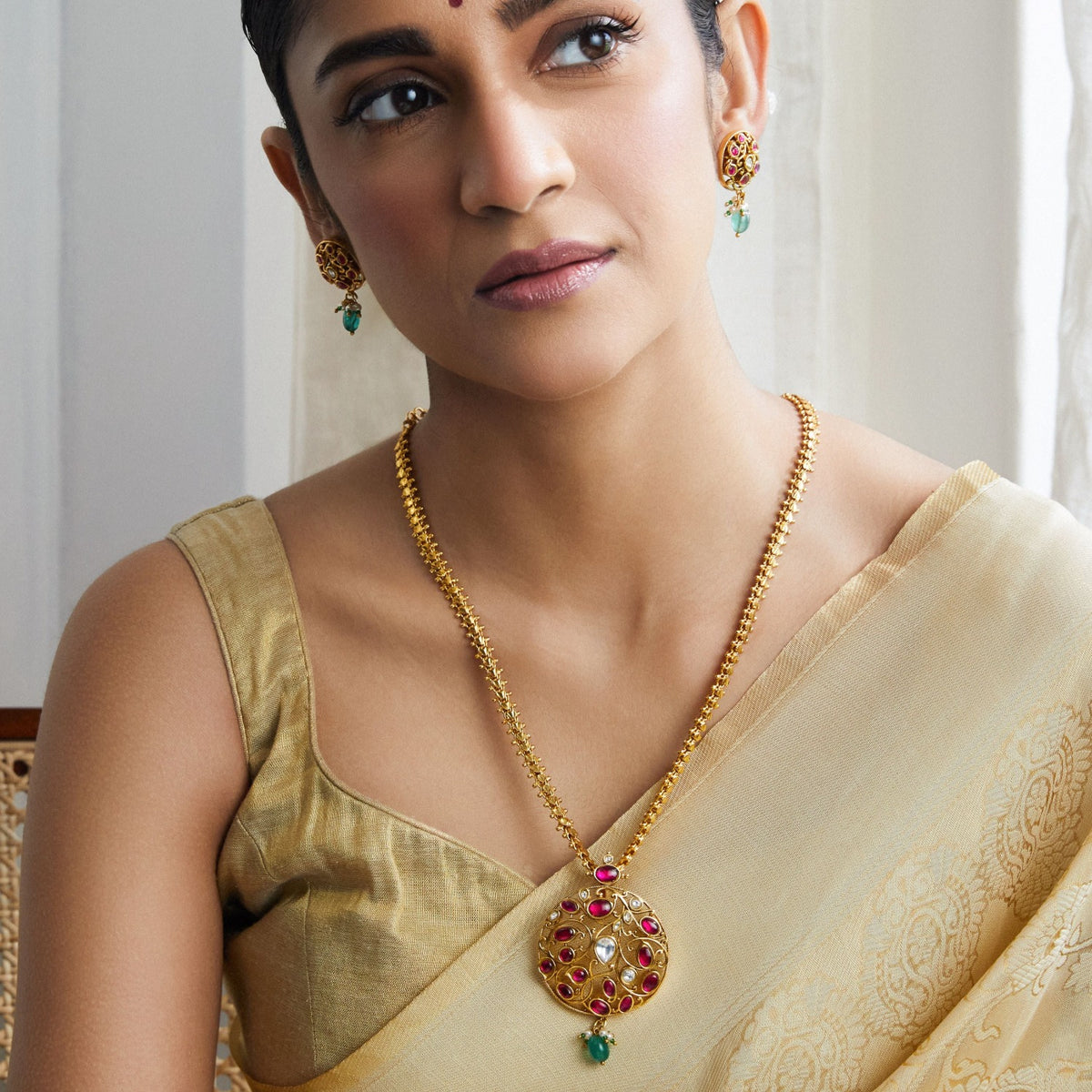 Pahi Antique Kempu Pendant Set
