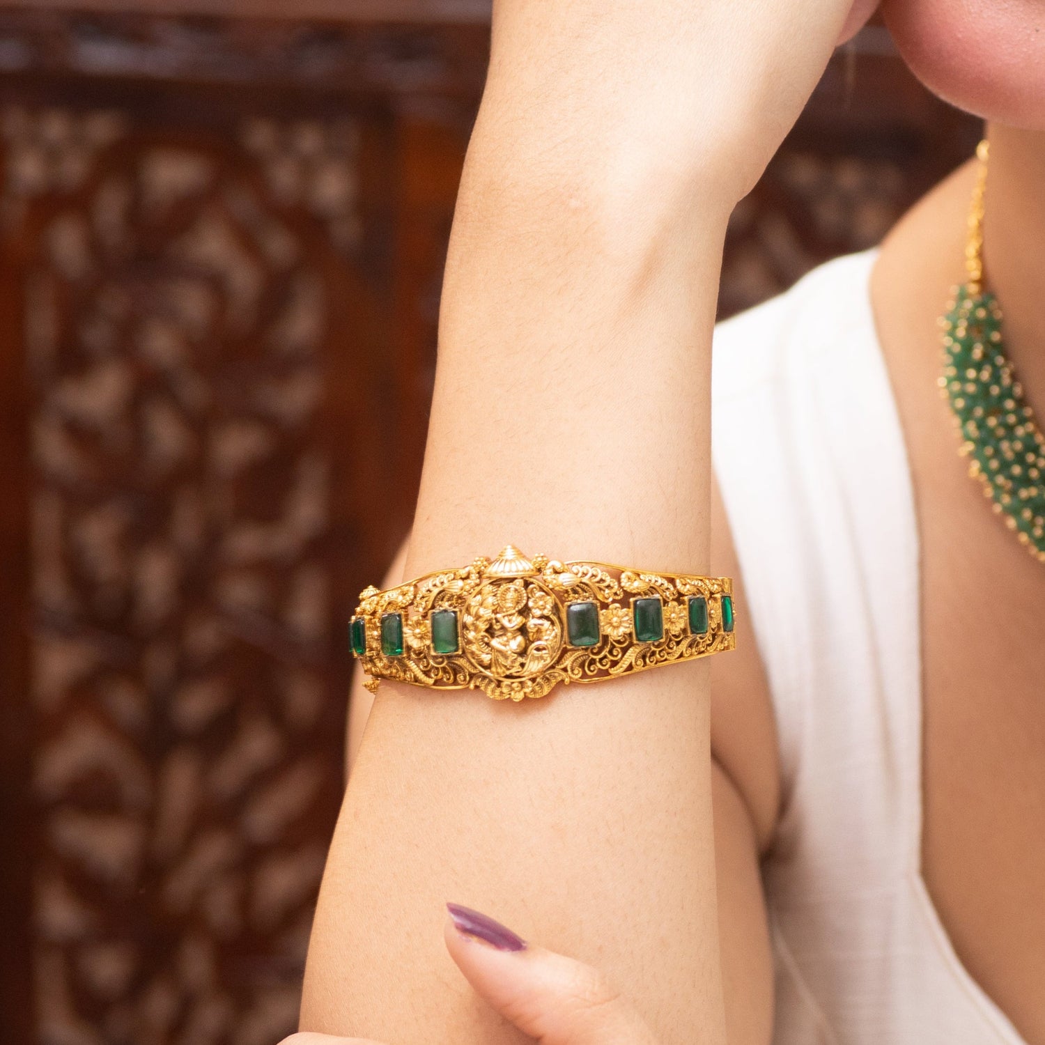 Aarivya Antique Bracelet