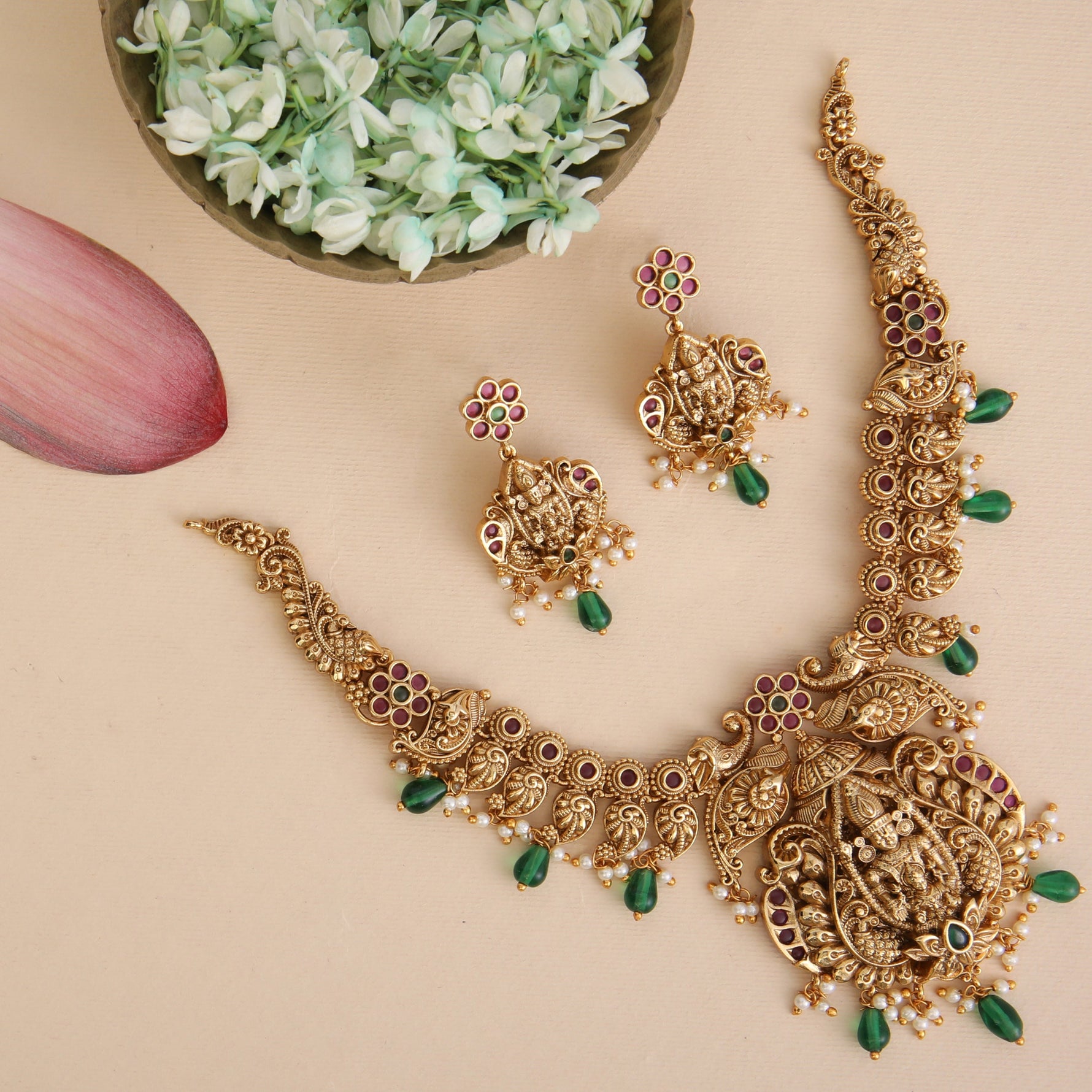 Samika Antique Short Necklace Set