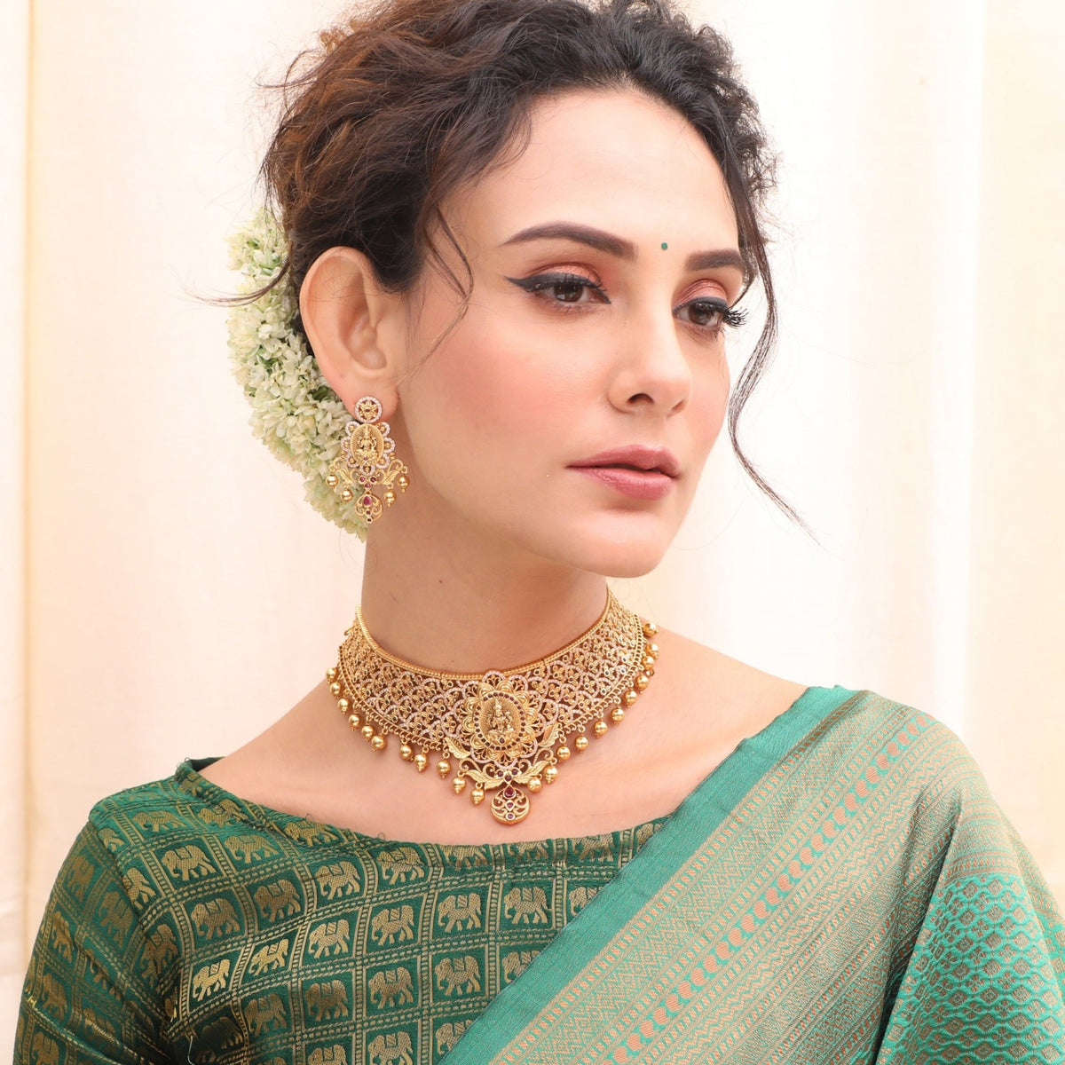 Neelam Antique Choker Set