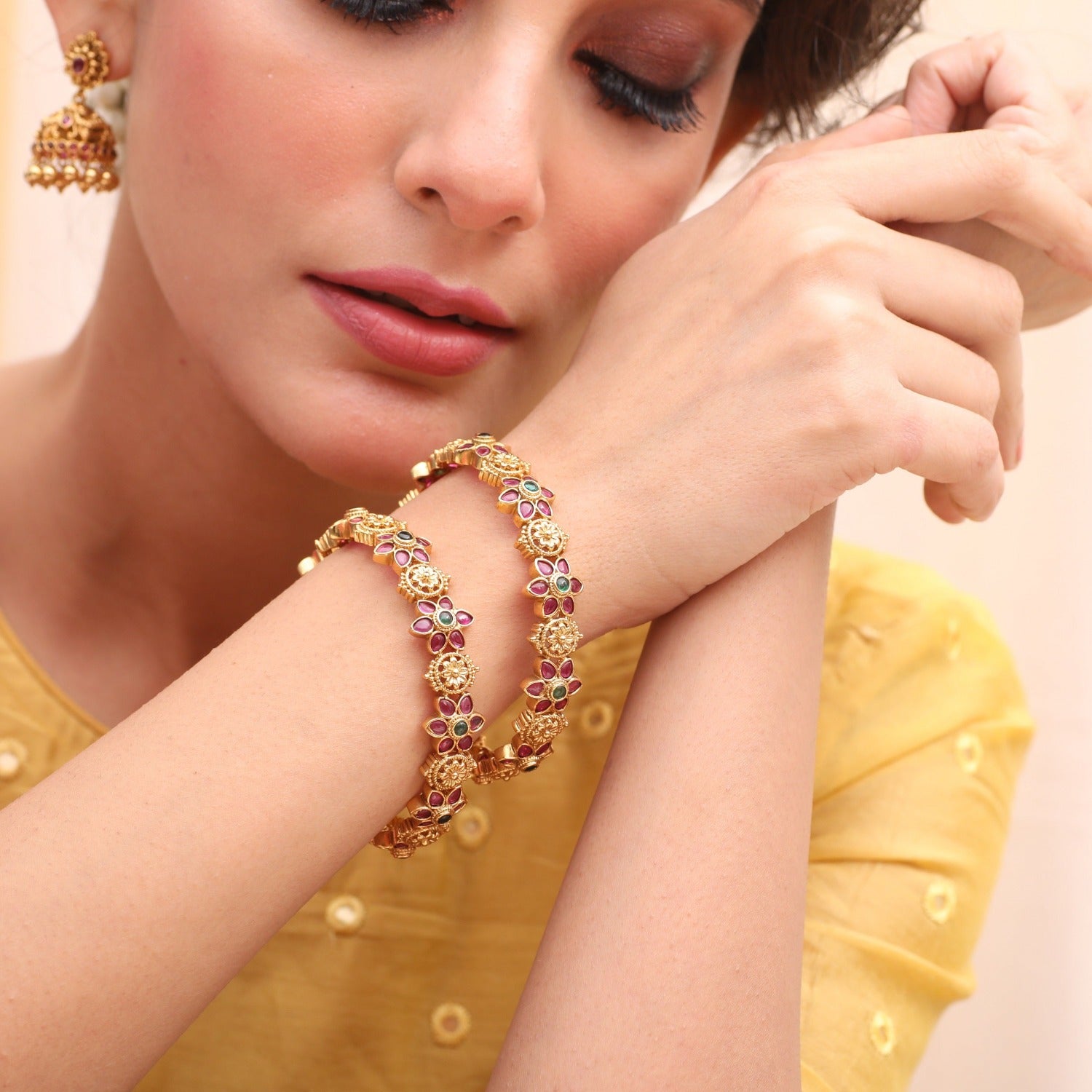 Gold Bangle for Women | Mia by Tanishq Bangle Online