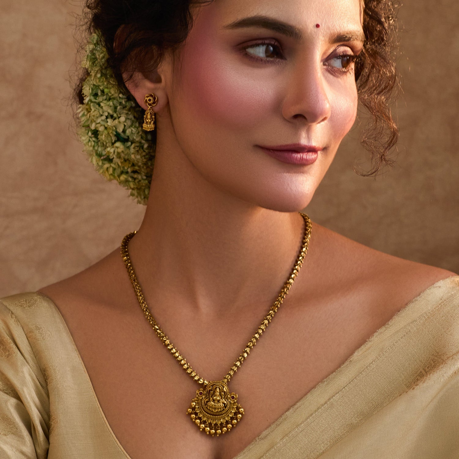 Aarshika Antique Pendant Set