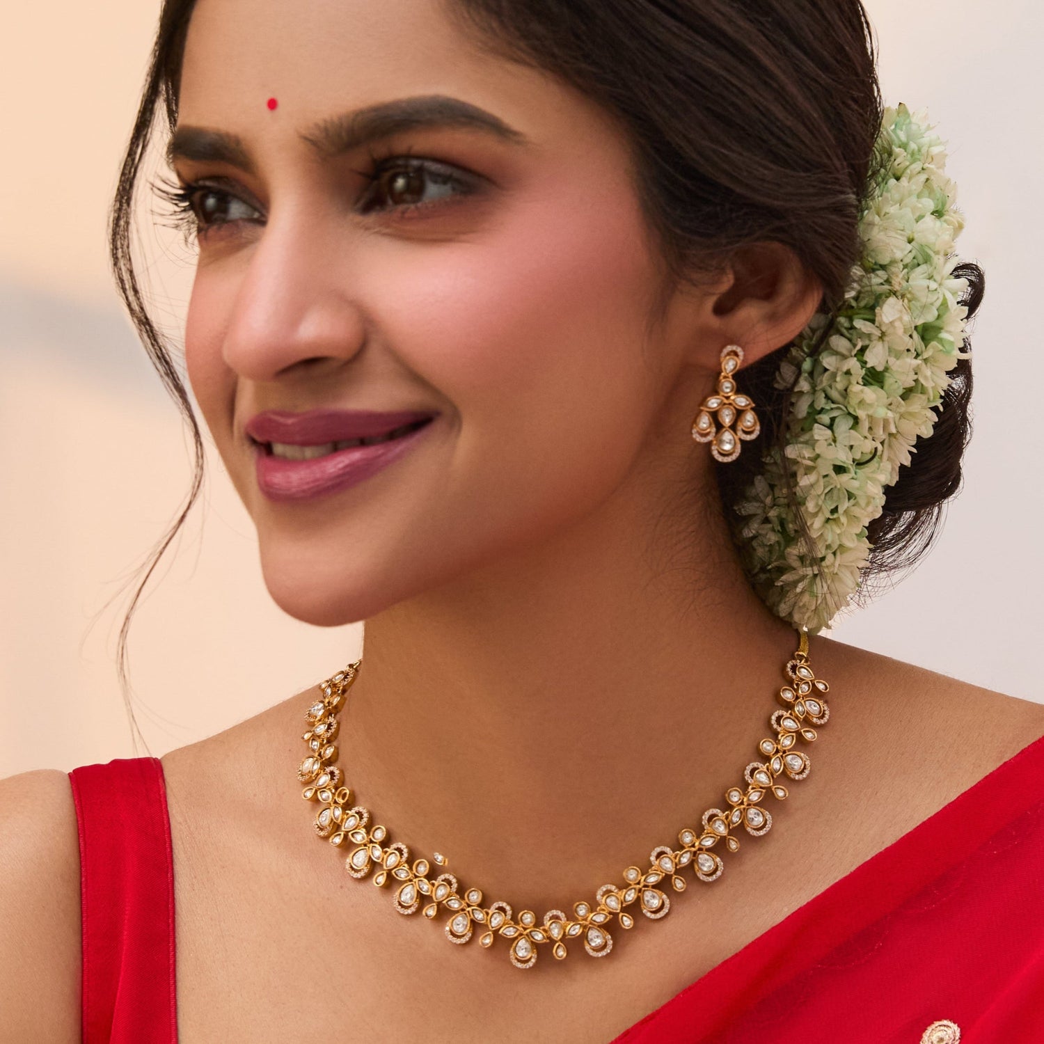 Shyla Kundan Necklace Set