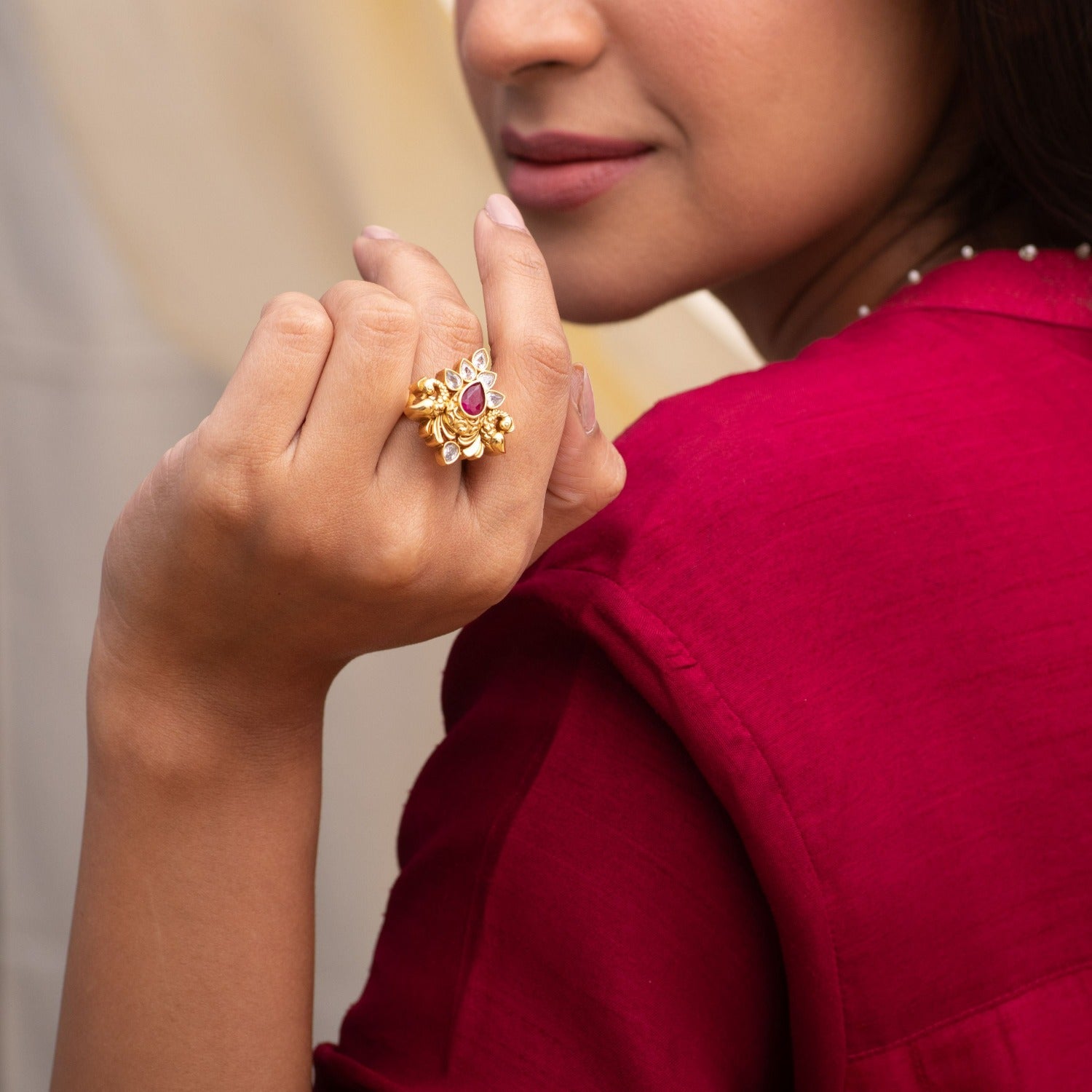 ANTIQUE GOLD LOOK BLACK STONE COCKTAIL RING – Sanvi Jewels