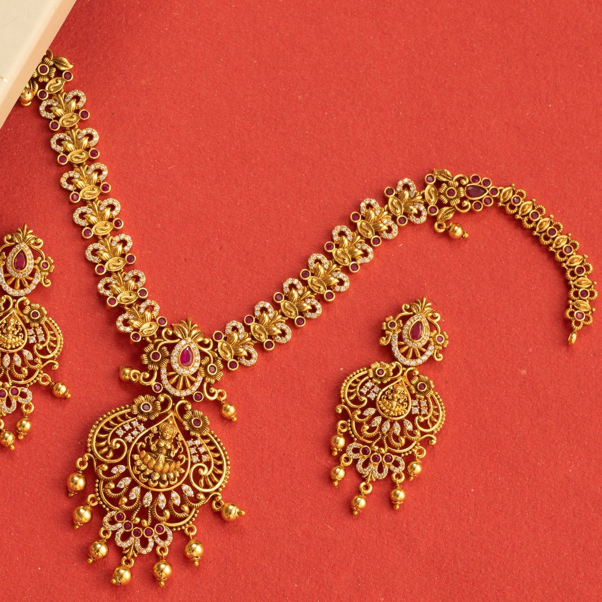 Advaya Antique Necklace Set