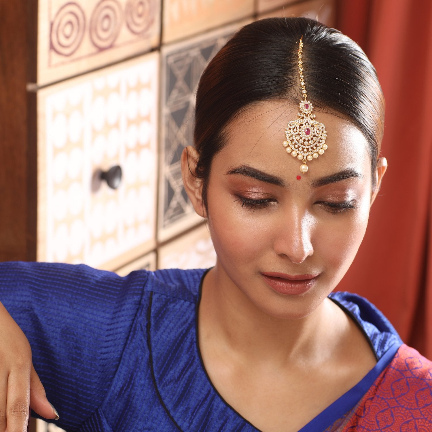 Matha Patti And Mang Tikka Hairstyles For Party 2024-2025 | Indian beauty,  Beauty, Indian bridal